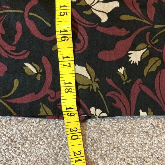 LOFT Black Floral Skirt 8P - Picture 9 of 12
